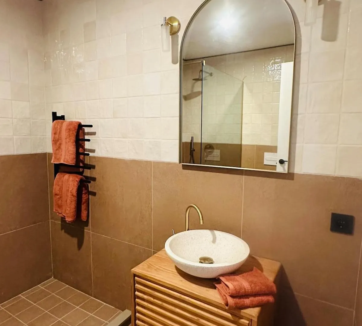 Renovated Sea View Apt 150M From El Cristo Beach エステポナ スペイン