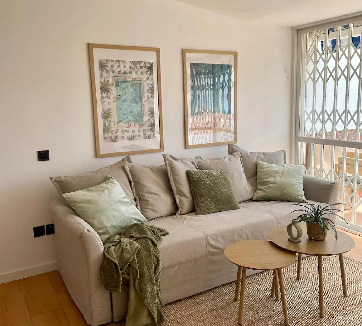 Renovated Sea View Apt 150M From El Cristo Beach エステポナ スペイン